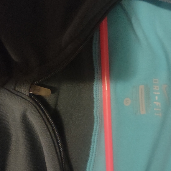 Woman's Nike Running Dri-Fit thermal half zip hoodie size Medium - Picture 13 of 13